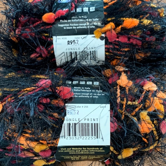 Set of 2 Skeins of Lion Brand Fancy Fur Yarn Jungle Print - Picture 2 of 5